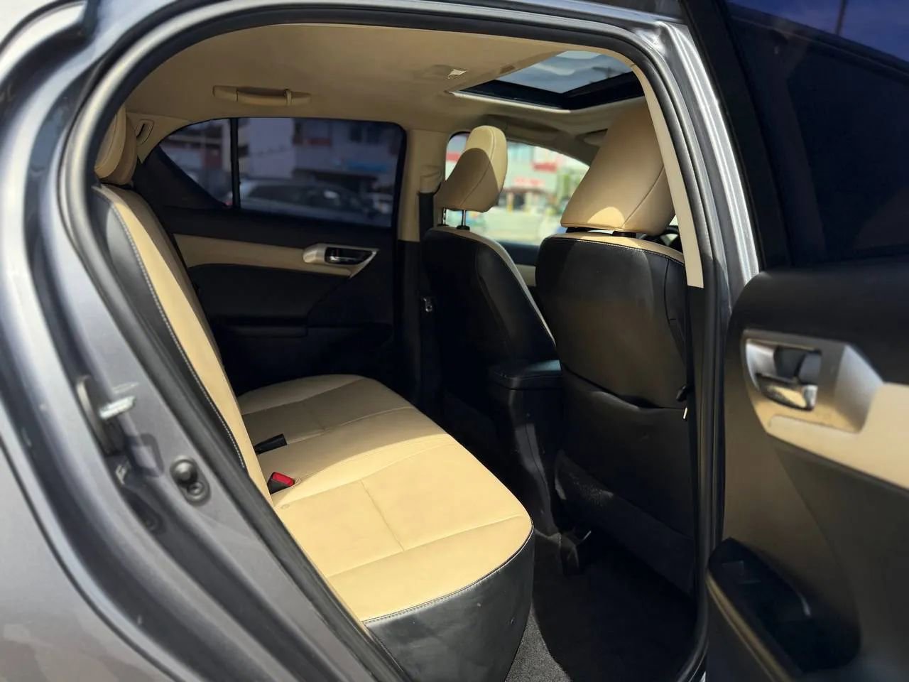 Used 2014 Lexus CT 200h FWD image 28