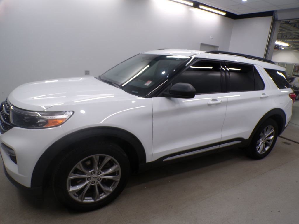 Used 2020 Ford Explorer XLT w/ Equipment Group 202A image 2
