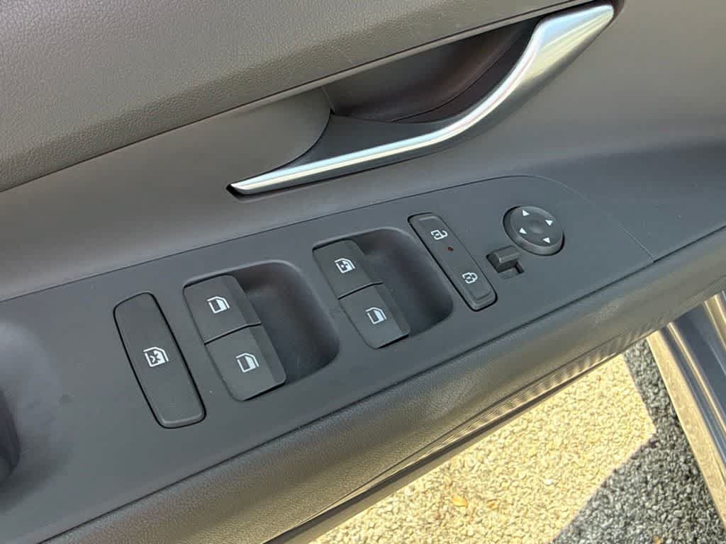 Used 2025 Hyundai Elantra SEL FWD image 11