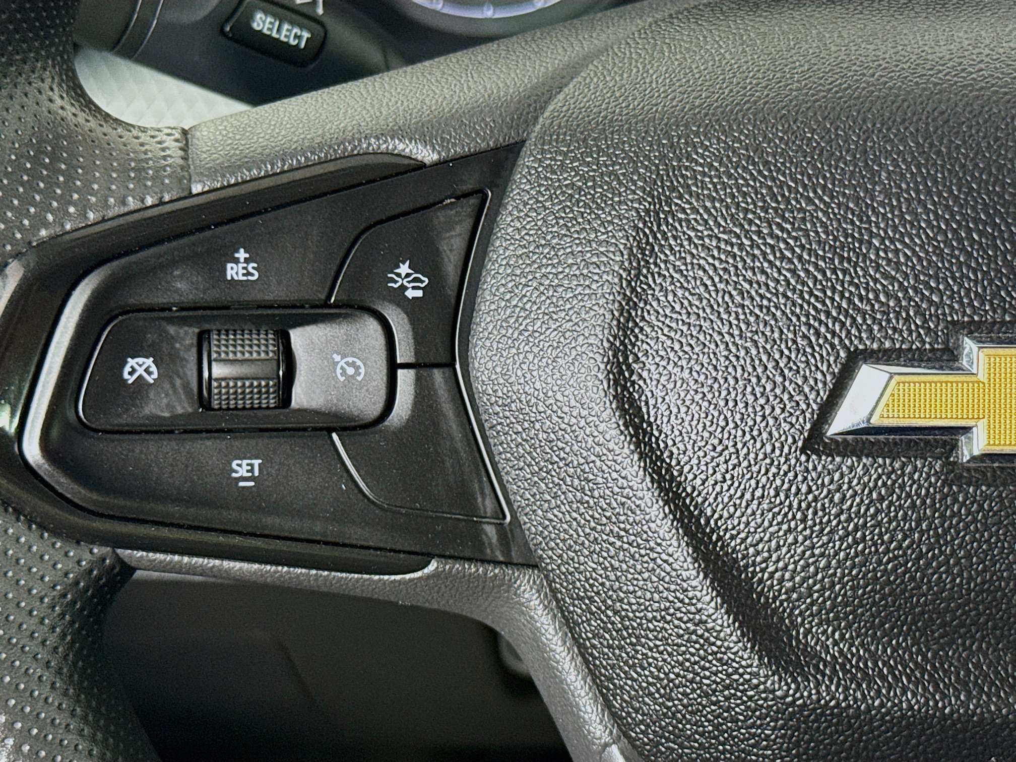Used 2024 Chevrolet Trax LS w/ LS Convenience Package FWD image 11