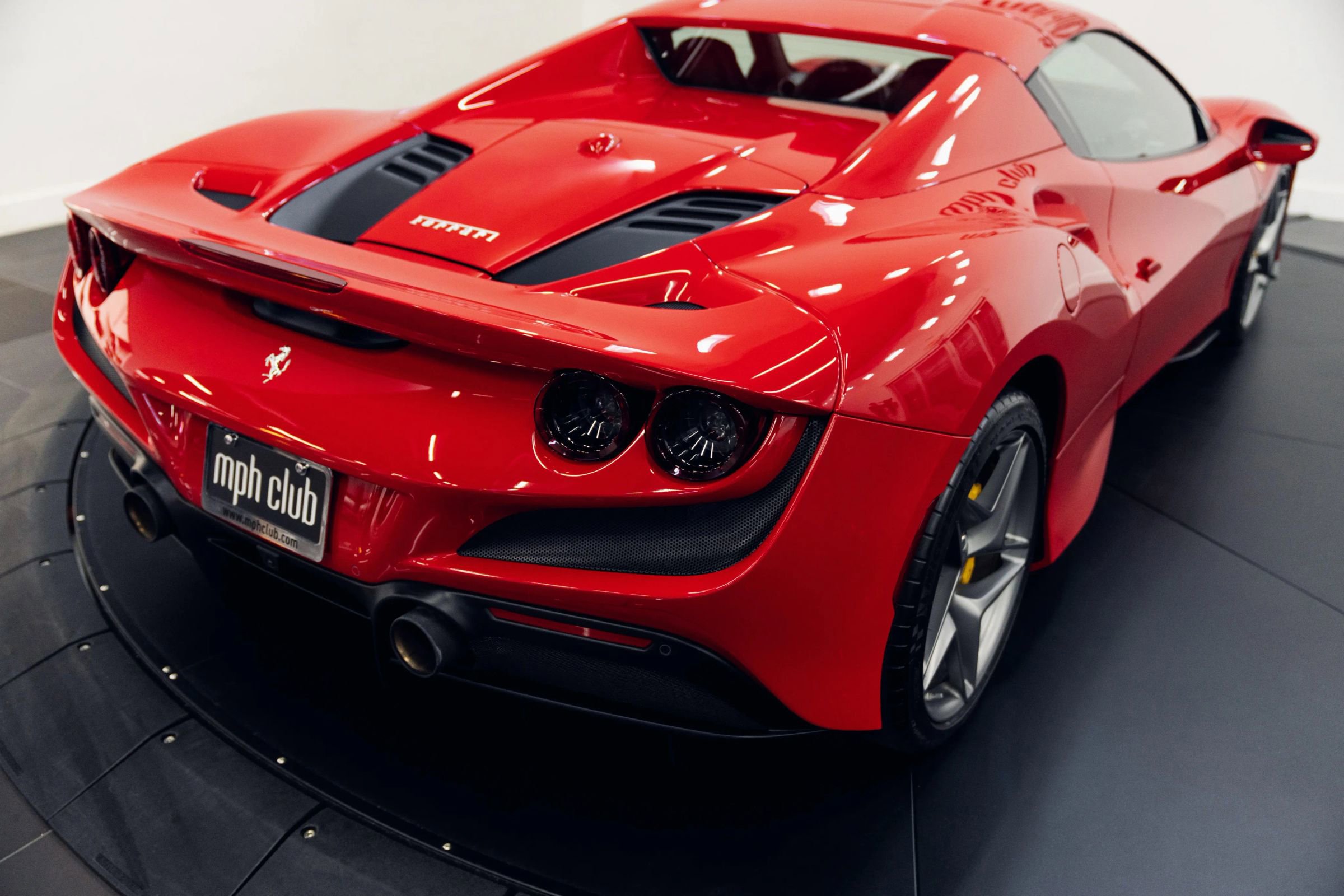 Used 2021 Ferrari F8 Spider image 14