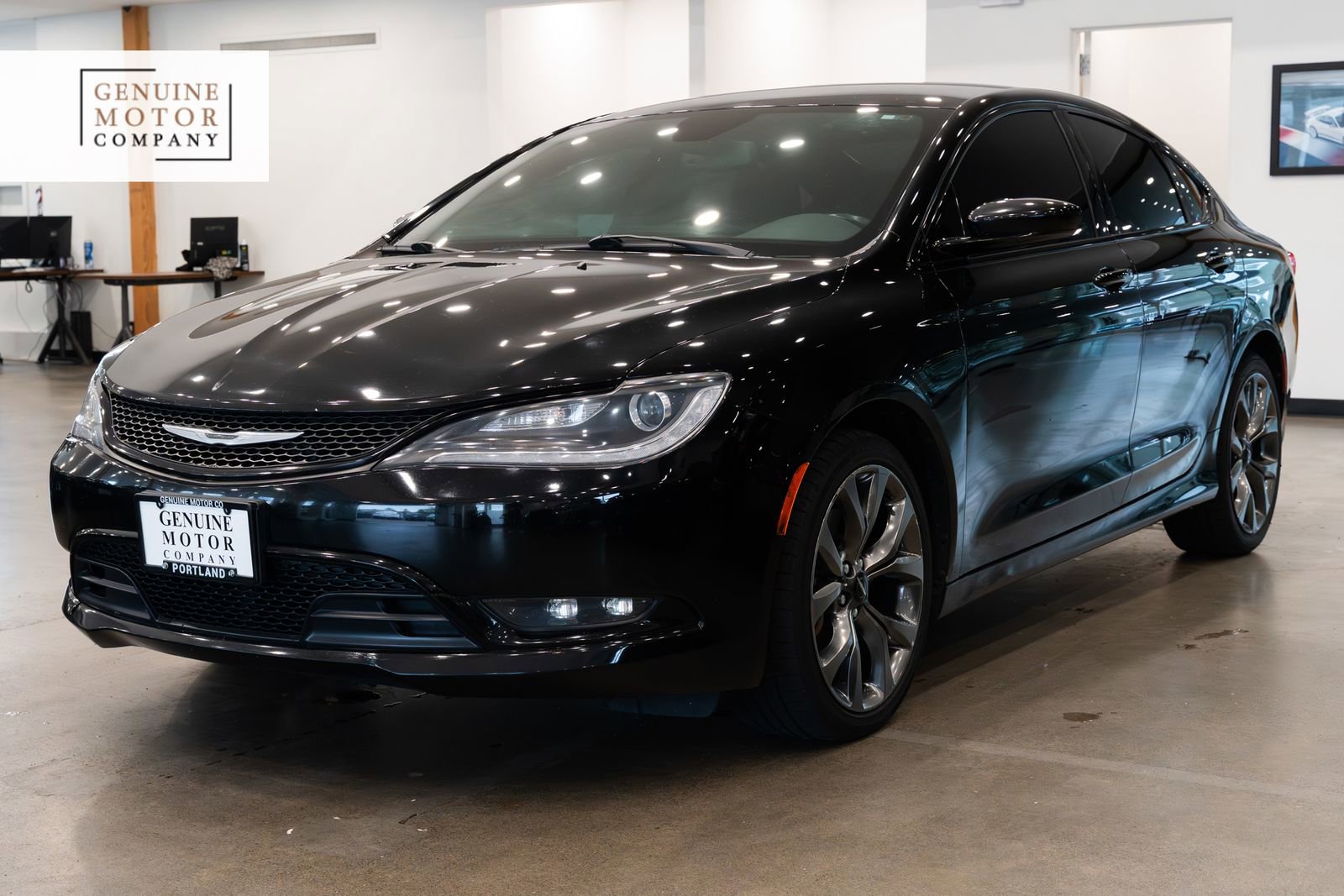 Used 2015 Chrysler 200 S w/ Navigation & Sound Group I AWD/4WD image 1