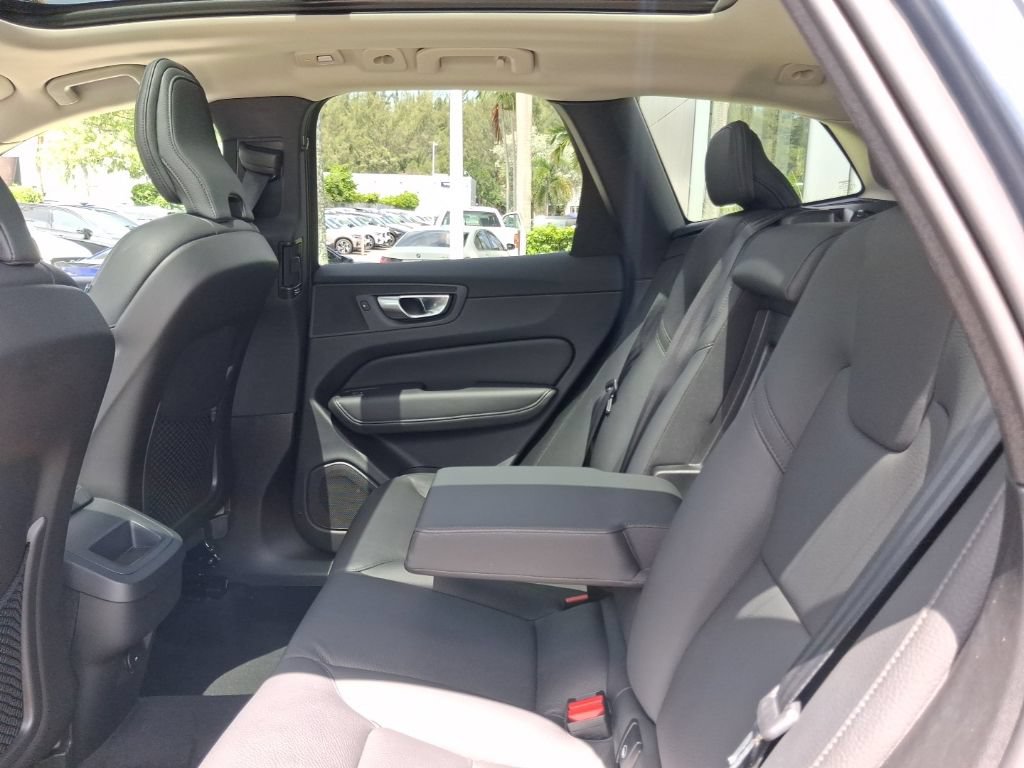 Used 2024 Volvo XC60 B5 Plus w/ Protection Package Premier AWD/4WD image 8