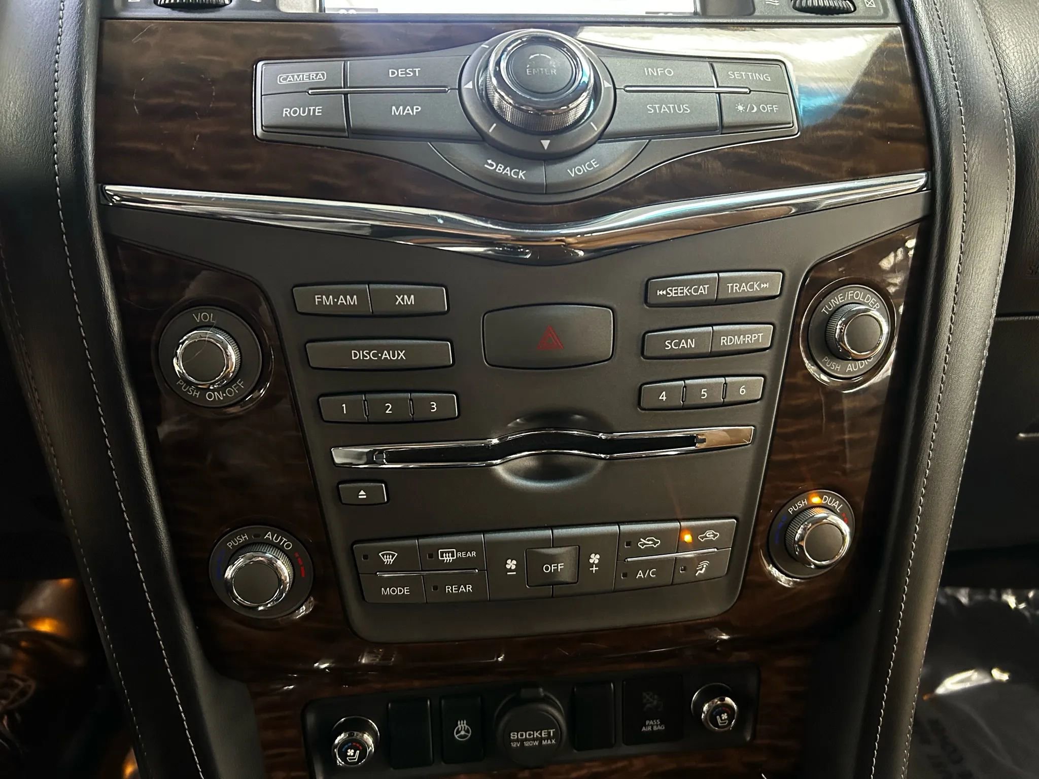 Used 2017 Nissan Armada Platinum image 18