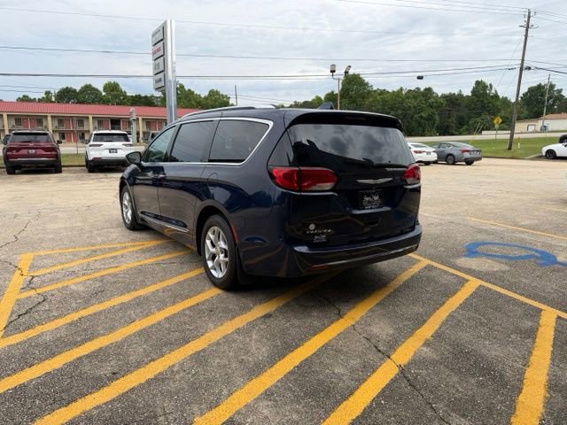 Used 2017 Chrysler Pacifica Touring-L Plus w/ Advanced Safetytec Group FWD image 3