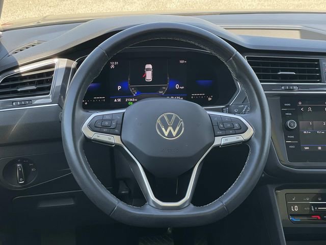 Used 2022 Volkswagen Tiguan SE w/ Panoramic Sunroof Package image 7