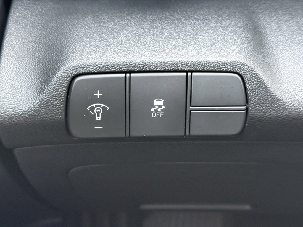 Certified 2024 Hyundai Elantra SEL image 11