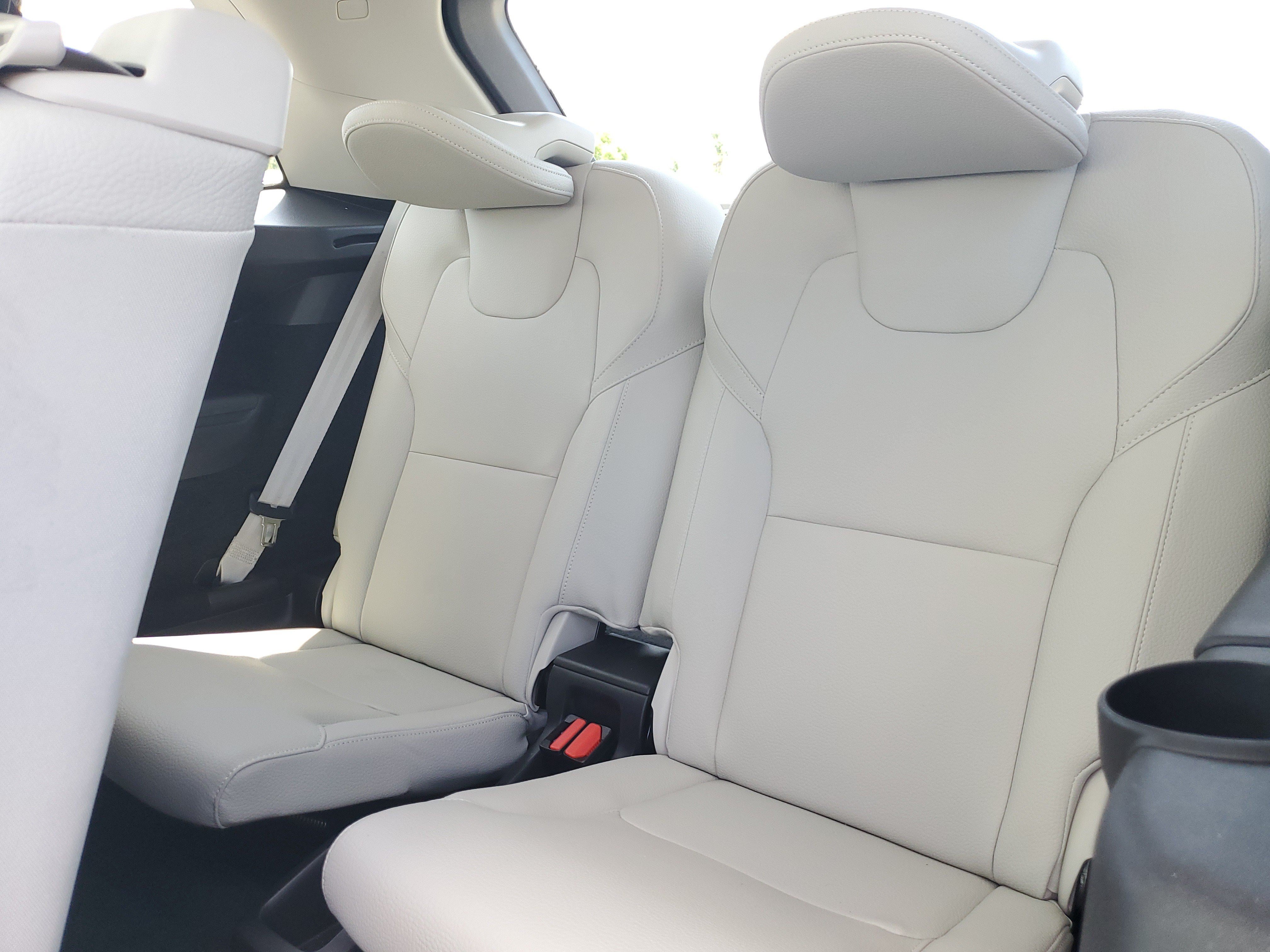 Used 2022 Volvo XC90 T6 Momentum w/ Protection Package Premier AWD/4WD image 13