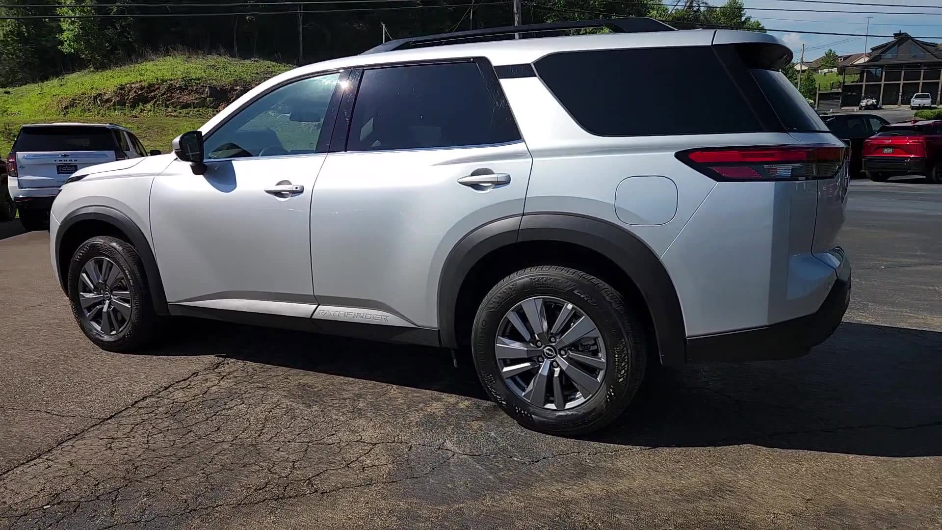 Used 2025 Nissan Pathfinder SV image 13