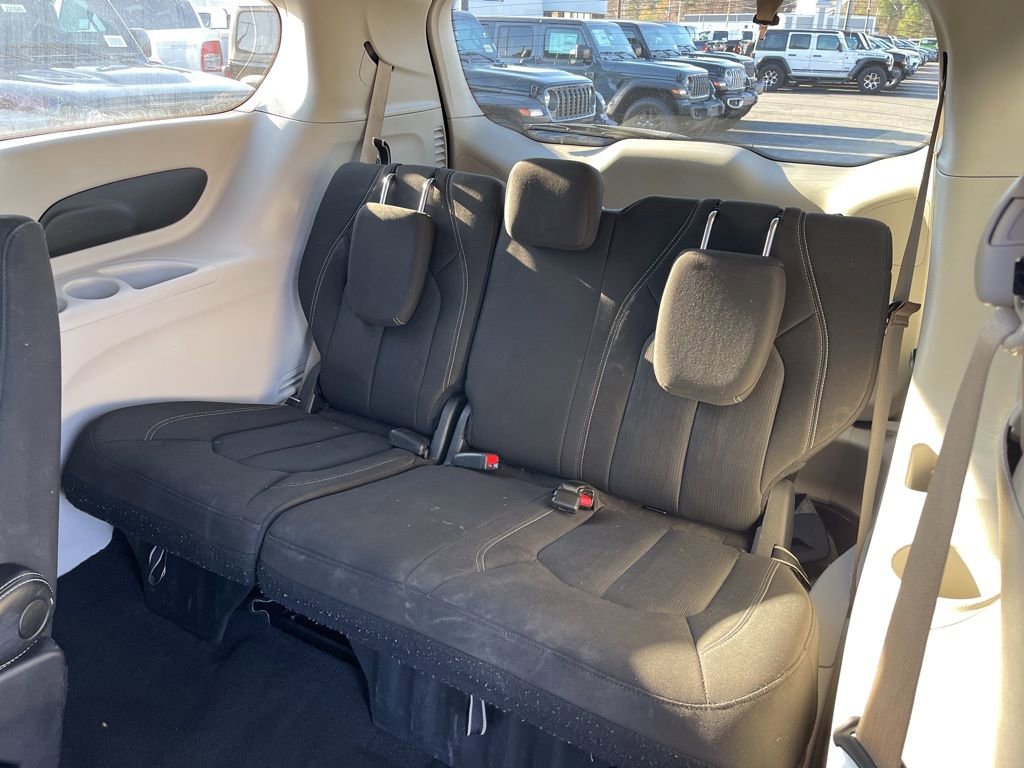 Used 2022 Chrysler Voyager LX image 20