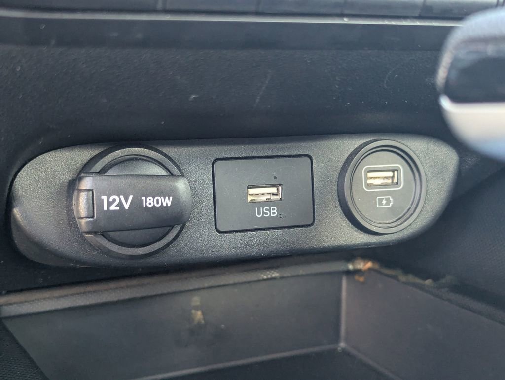 Used 2023 Hyundai Elantra SE image 17