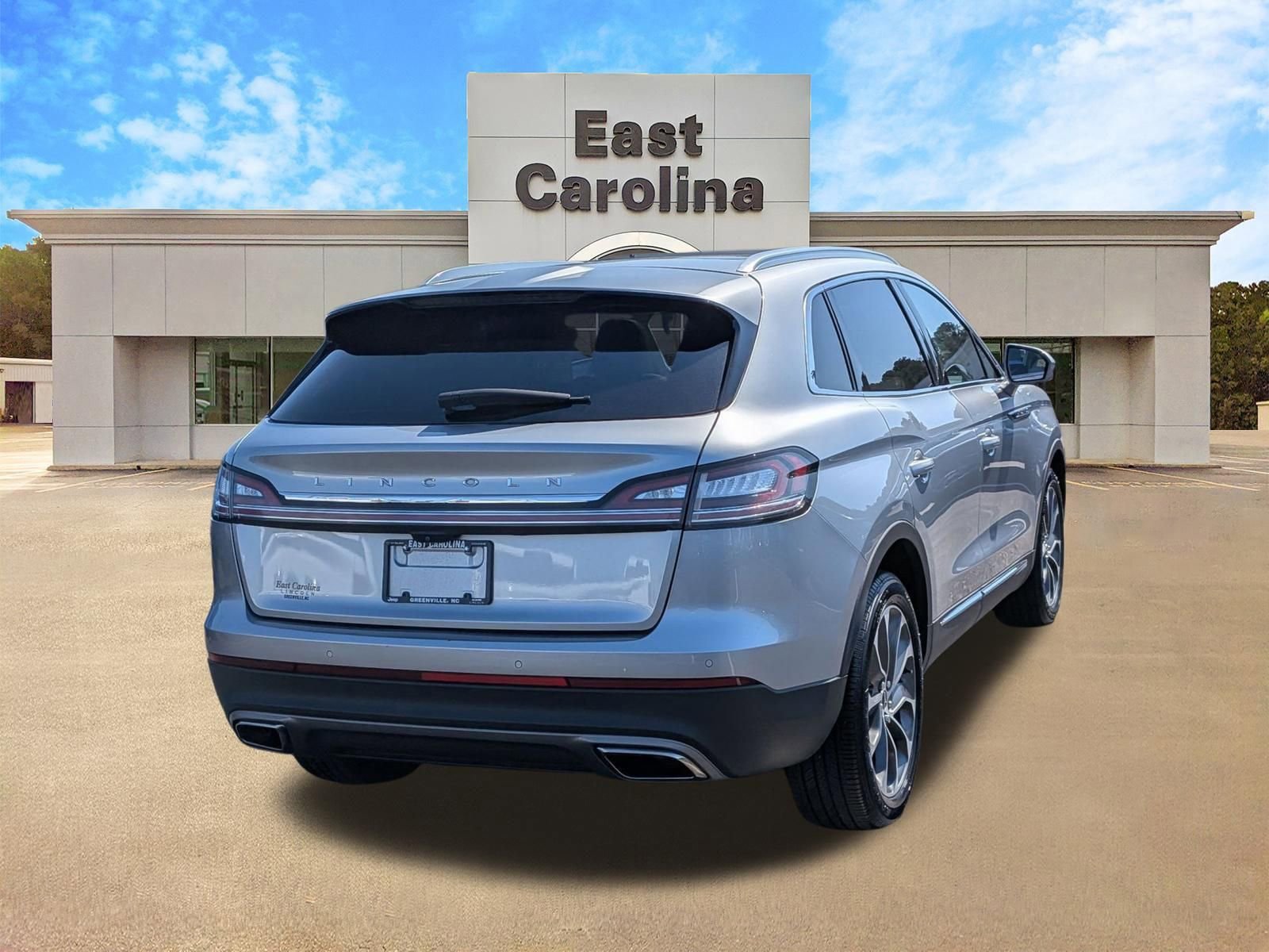 Used 2023 Lincoln Nautilus Reserve w/ Cargo Utility Package FWD image 3