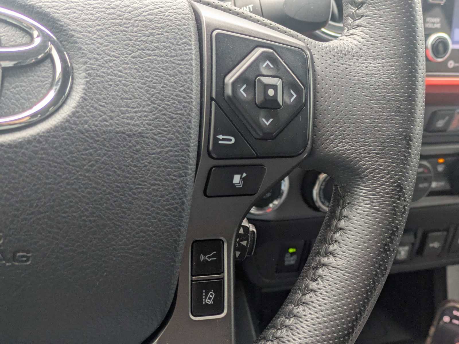 Used 2020 Toyota Tacoma TRD Off-Road w/ TRD Premium Off Road Package image 26