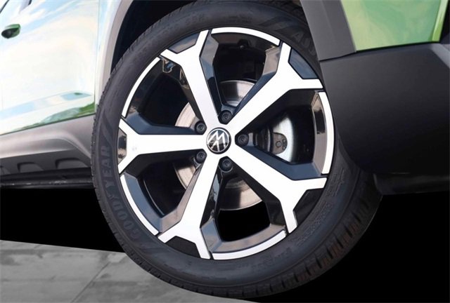 New 2025 Volkswagen Taos SEL image 3