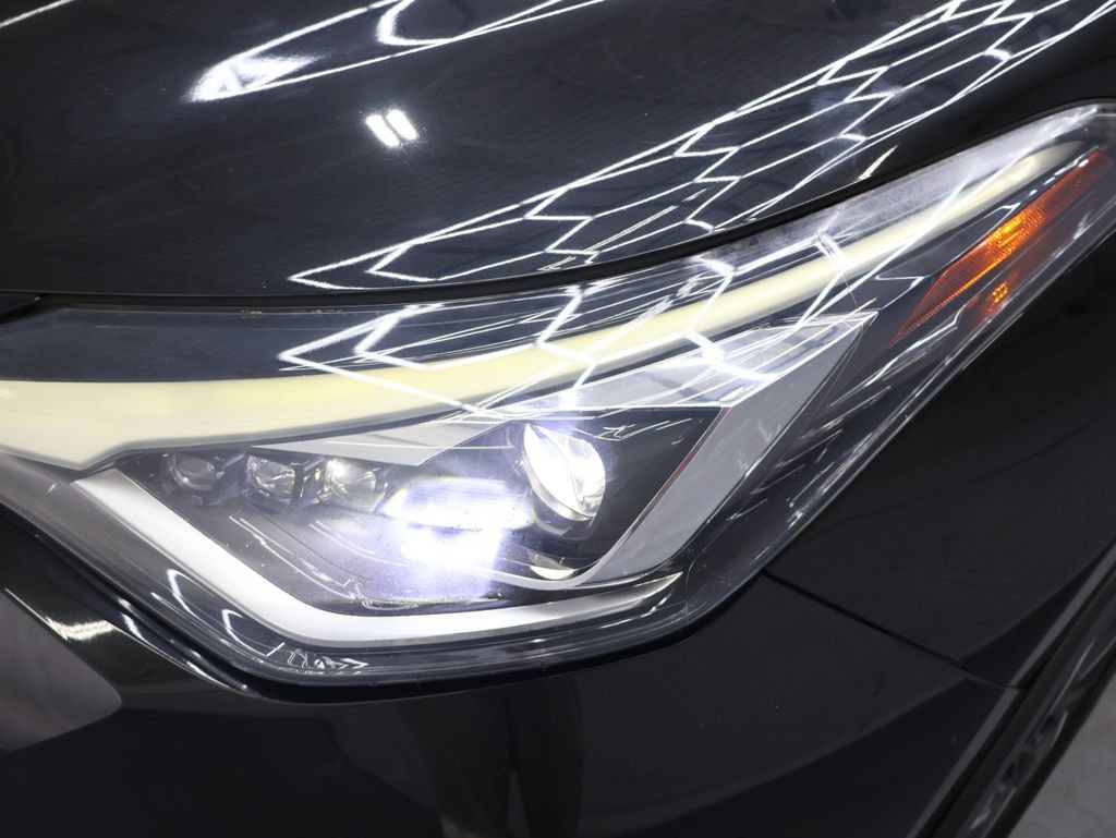 Used 2022 Toyota C-HR Limited FWD image 29
