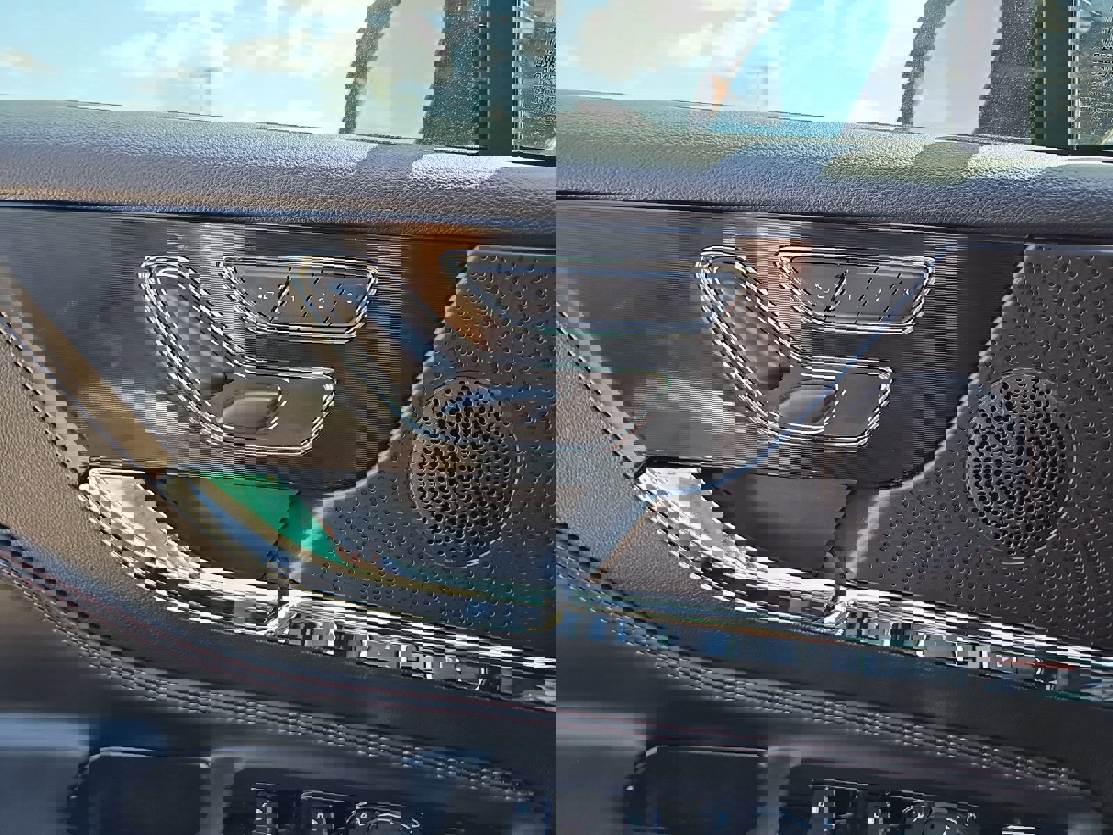 Used 2023 Lincoln Corsair Reserve w/ Jet Appearance Package FWD image 30