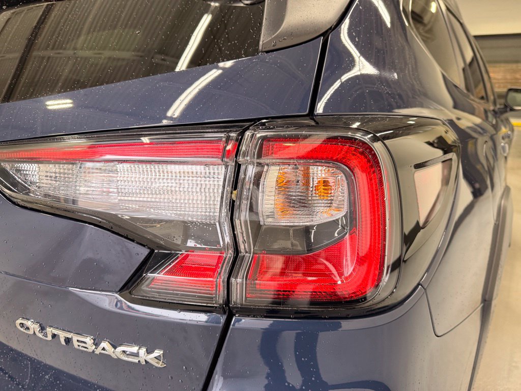 Used 2025 Subaru Outback Premium AWD/4WD image 5