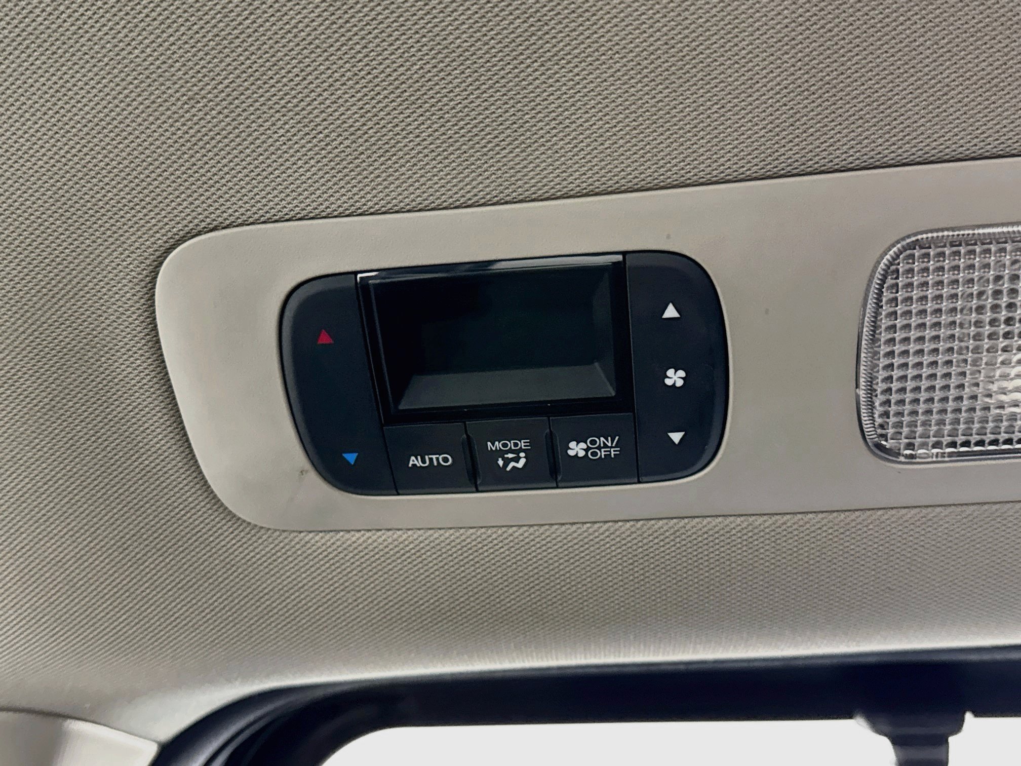 Used 2016 Honda Odyssey SE image 24