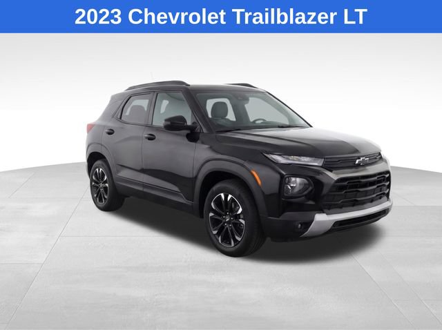 Used 2023 Chevrolet TrailBlazer LT w/ Convenience Package FWD image 2