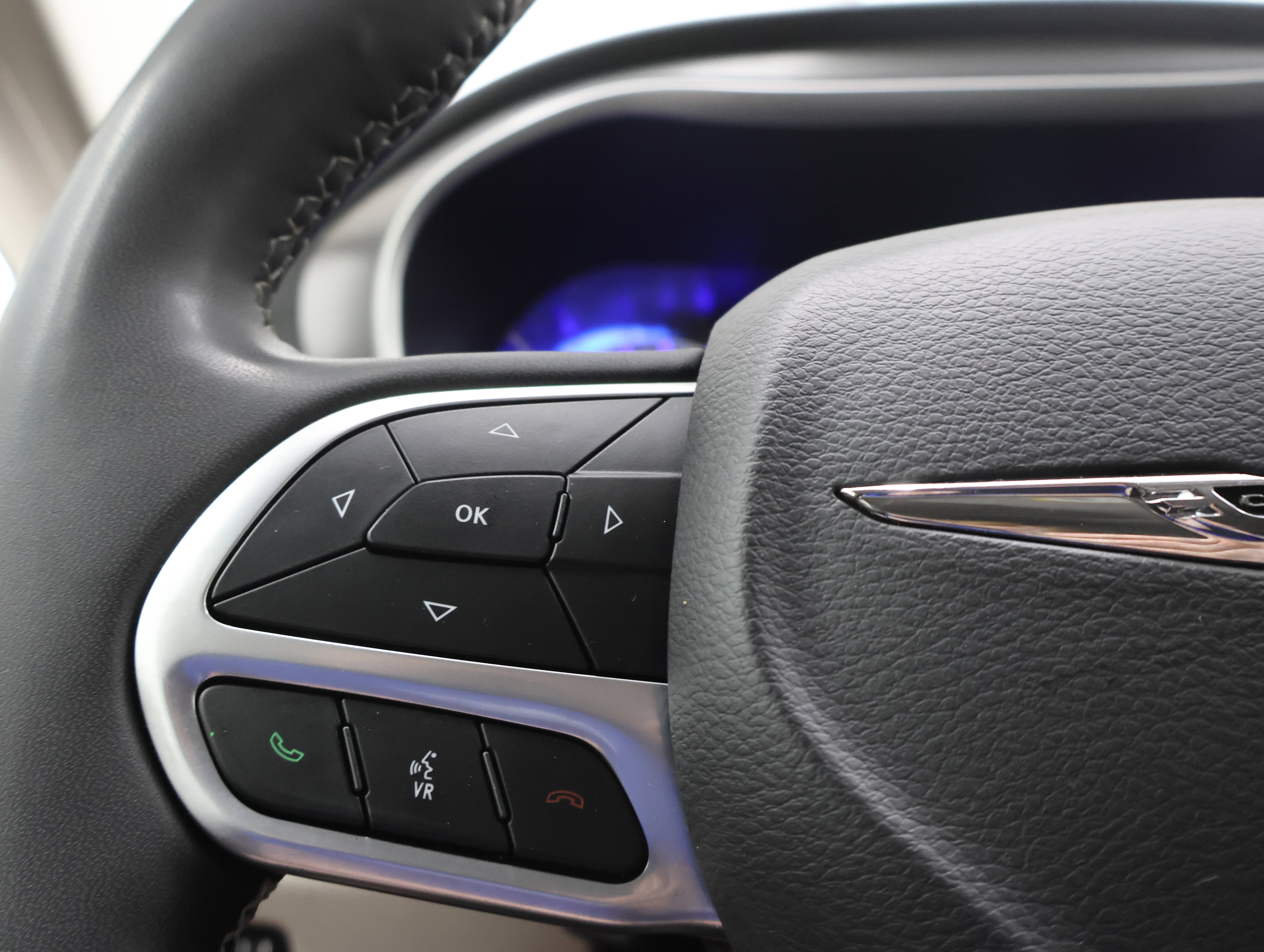 Used 2024 Chrysler Pacifica Touring-L FWD image 16