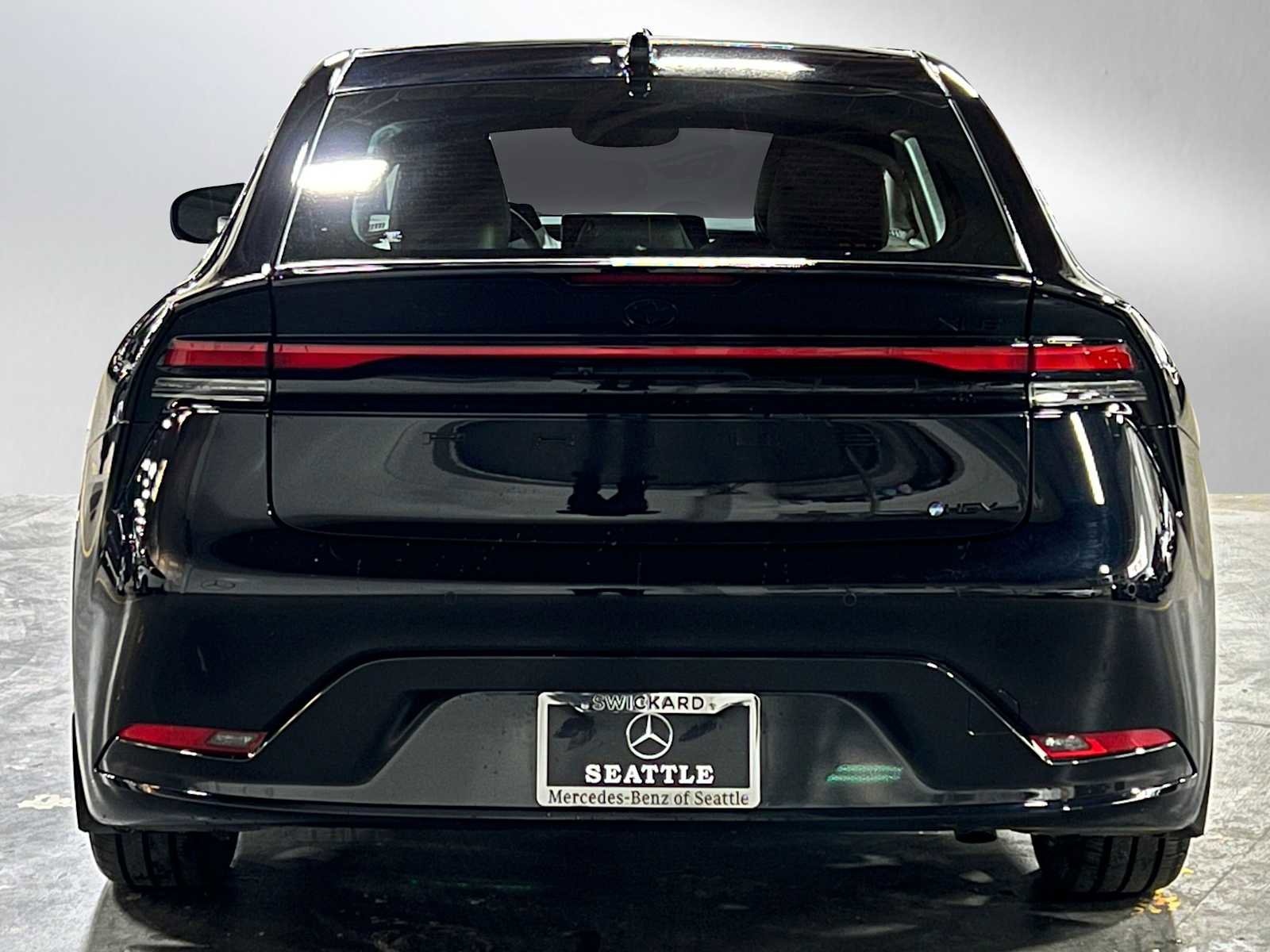 Used 2025 Toyota Prius AWD image 4