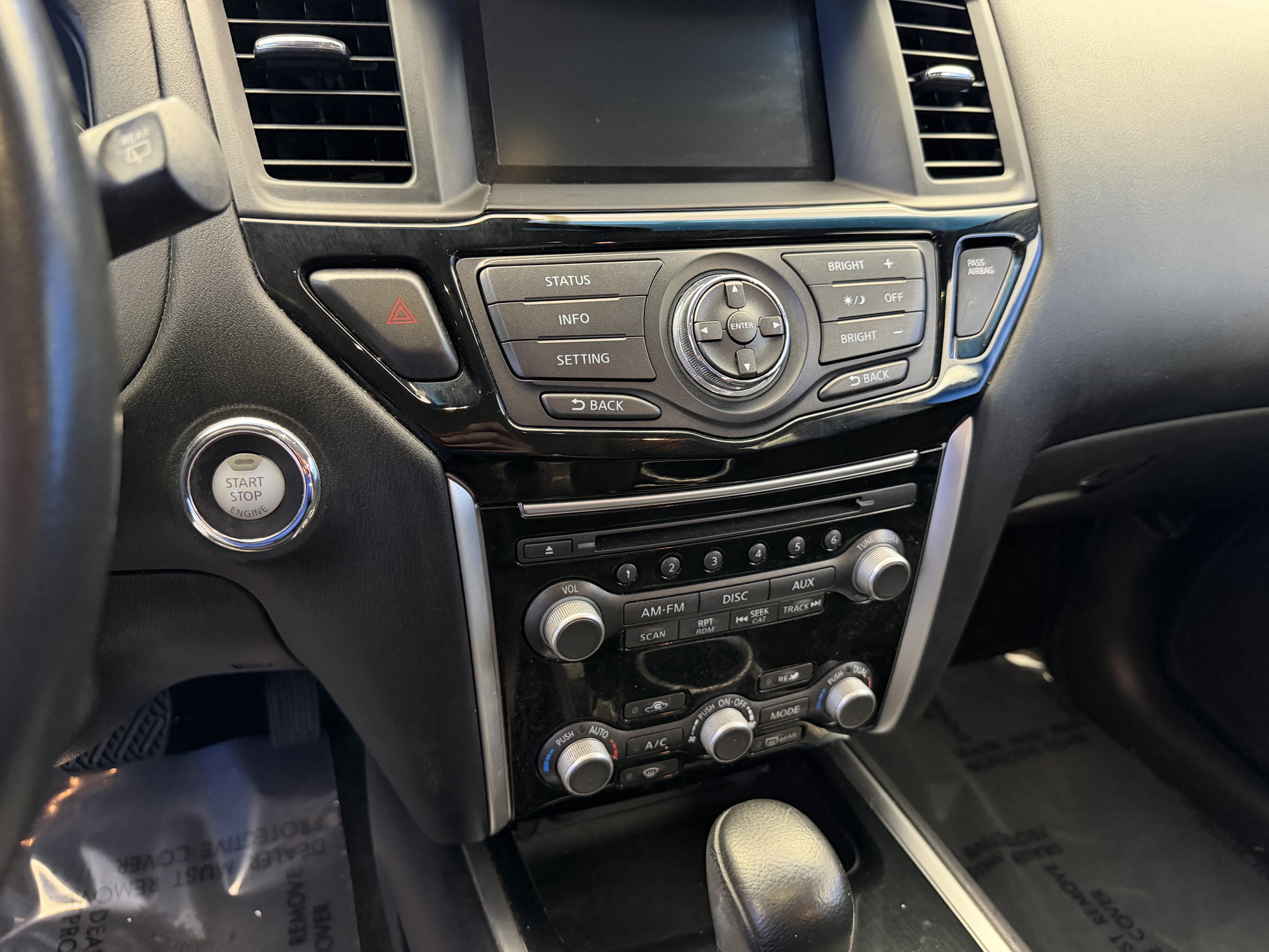 Used 2015 Nissan Pathfinder SV FWD image 21