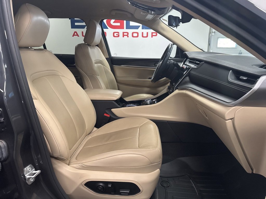 Used 2022 Jeep Grand Cherokee Limited w/ Luxury Tech Group II image 36