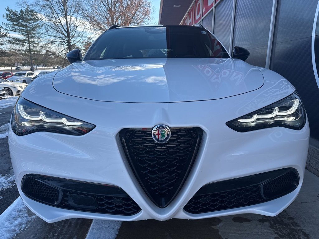 New 2025 Alfa Romeo Stelvio Sprint image 4