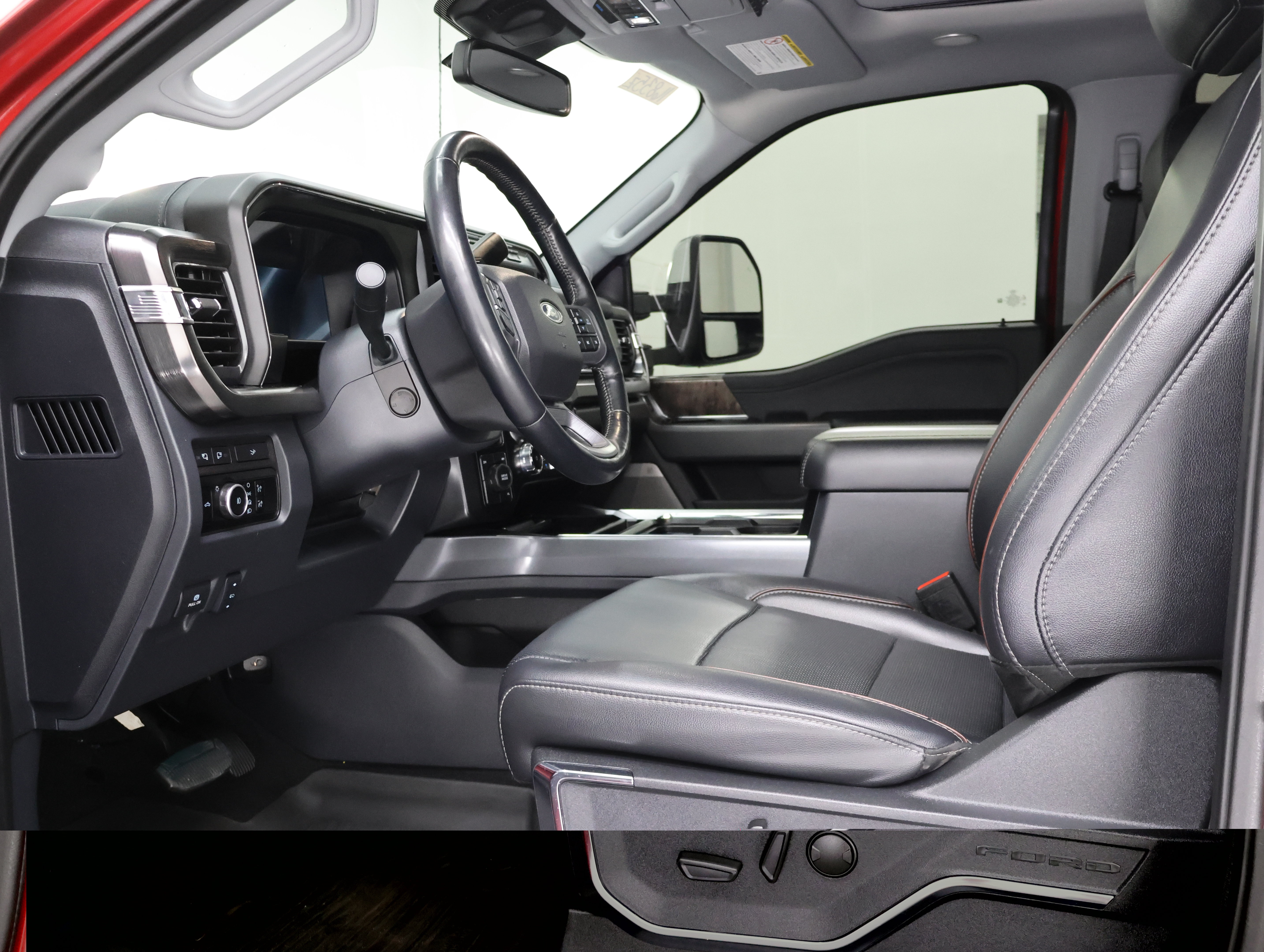 Used 2024 Ford F350 Lariat w/ Lariat Ultimate Package AWD/4WD image 8
