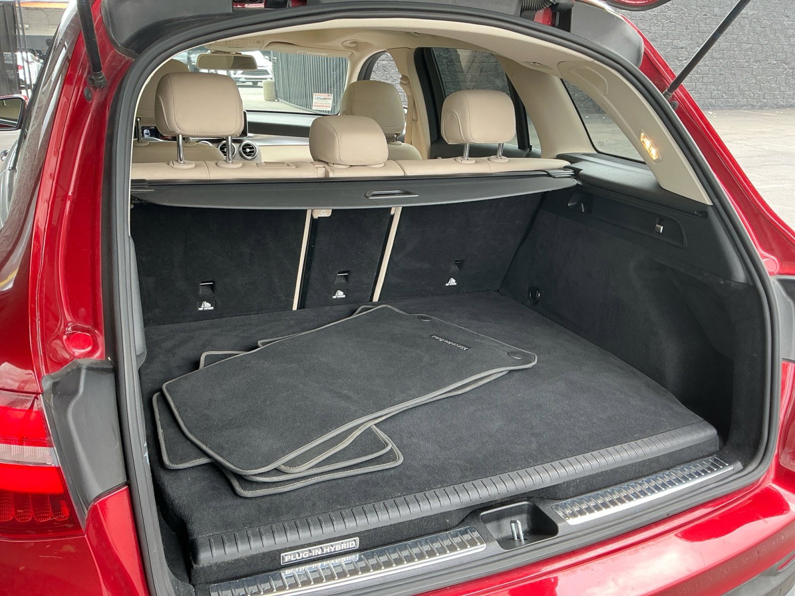 Used 2019 Mercedes-Benz GLC 350e 4MATIC image 17