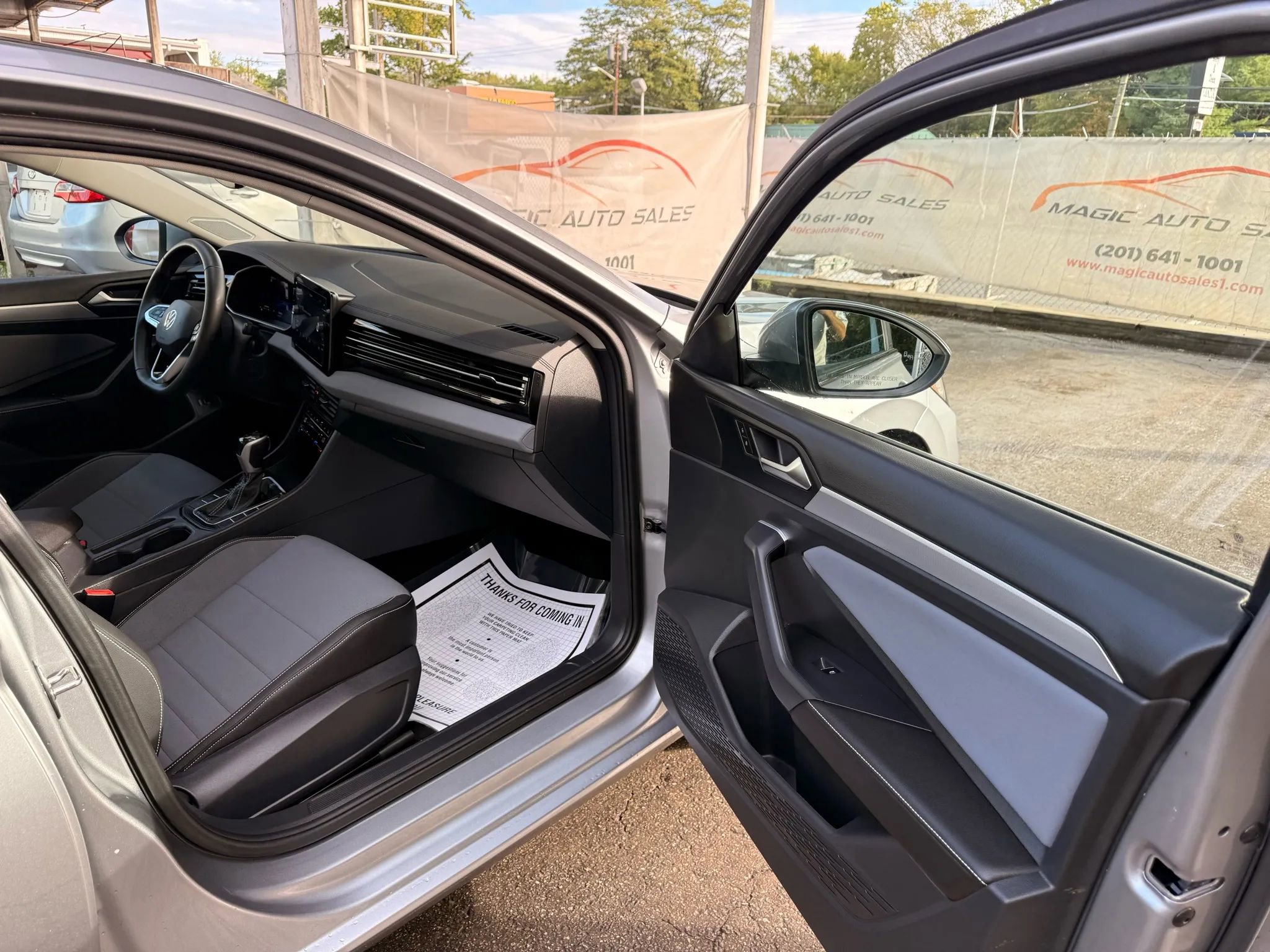 Used 2025 Volkswagen Jetta SE image 73