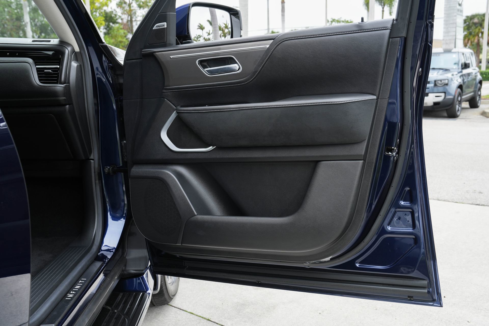 Certified 2026 INFINITI QX80 Luxe w/ Cargo Package AWD/4WD image 37