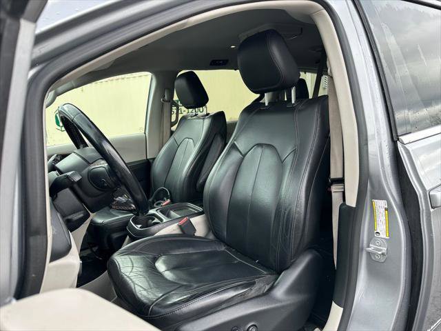 Certified 2019 Chrysler Pacifica Touring-L image 16