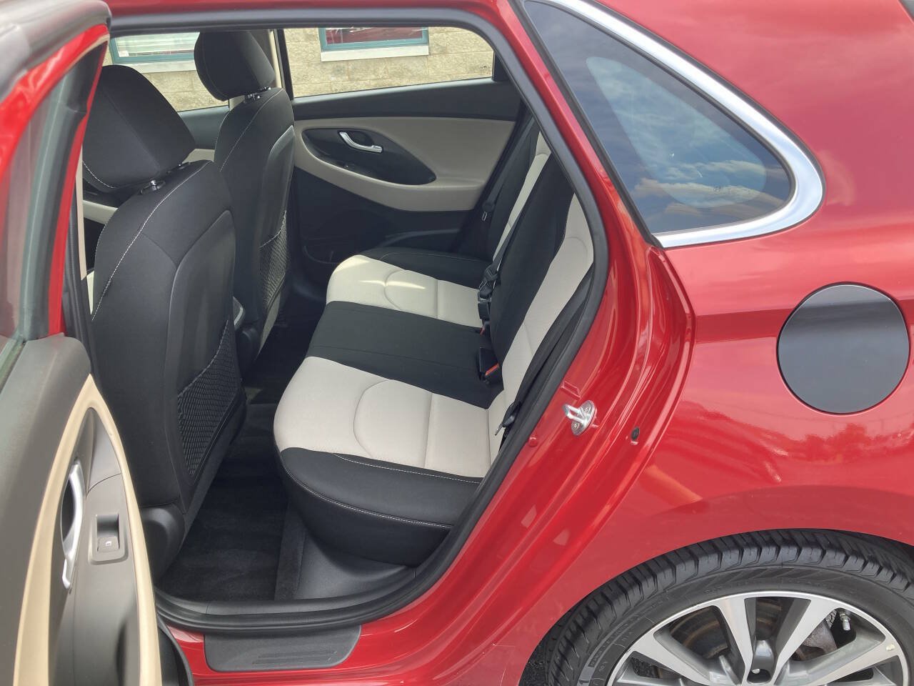 Used 2020 Hyundai Elantra GT FWD image 20