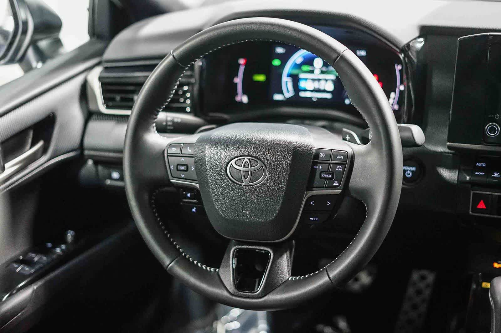 Used 2026 Toyota Camry SE FWD image 13