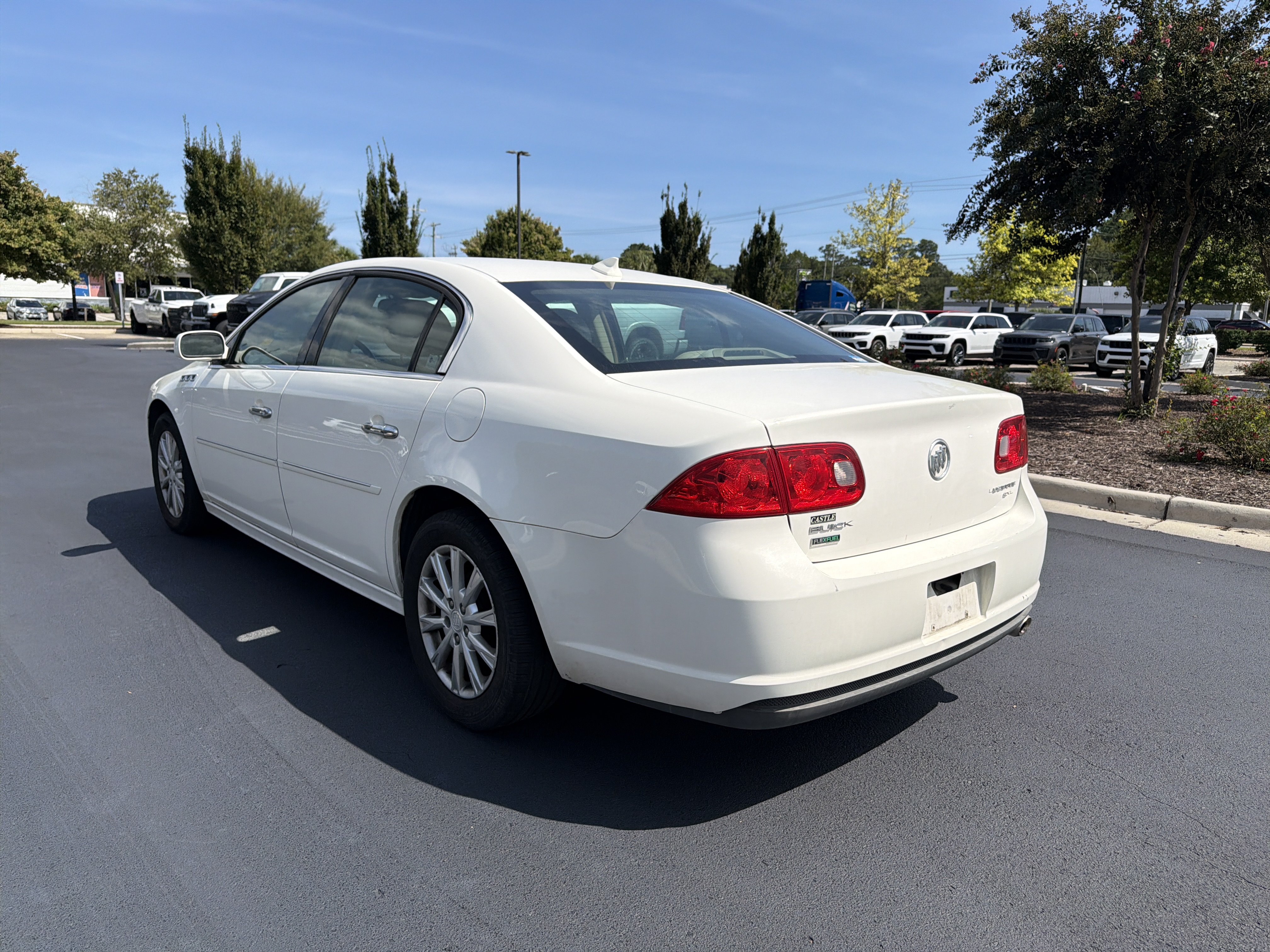 Used 2010 Buick Lucerne CXL FWD image 7