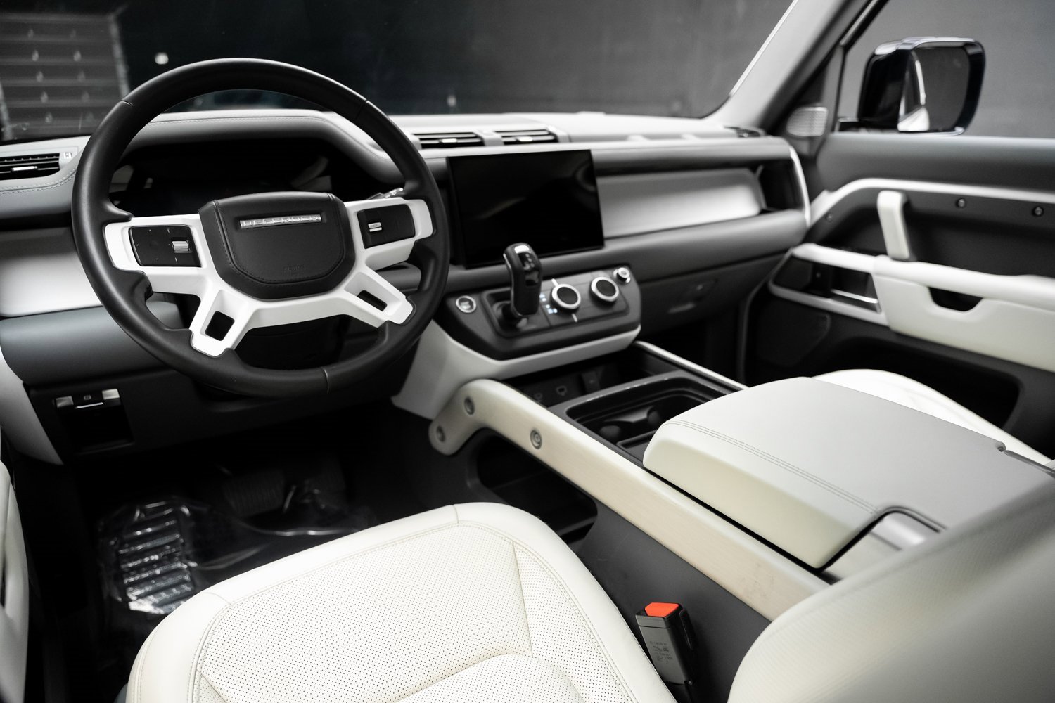 Used 2023 Land Rover Defender 130 First Edition image 2