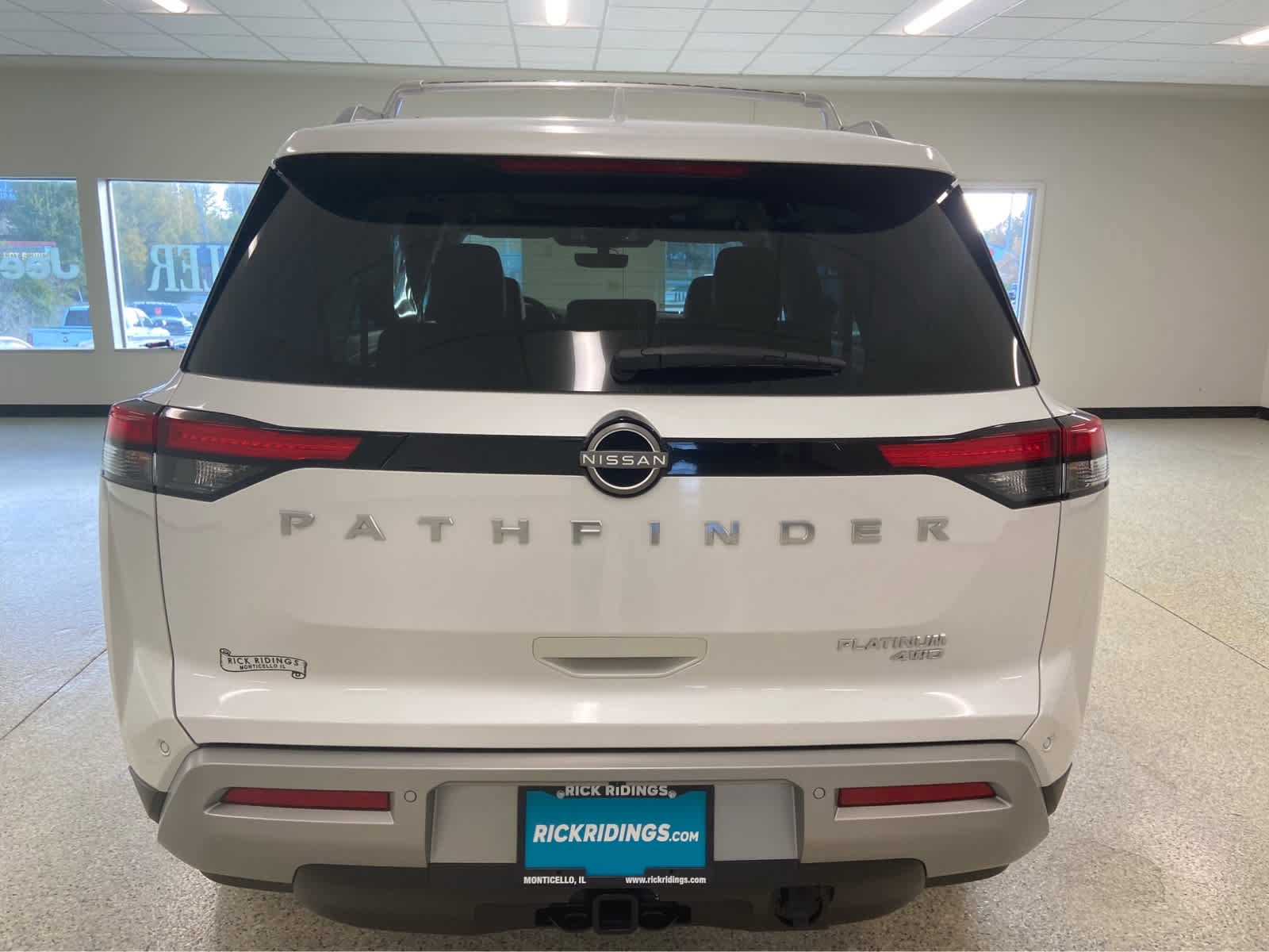 Used 2025 Nissan Pathfinder Platinum w/ Cargo Package image 6