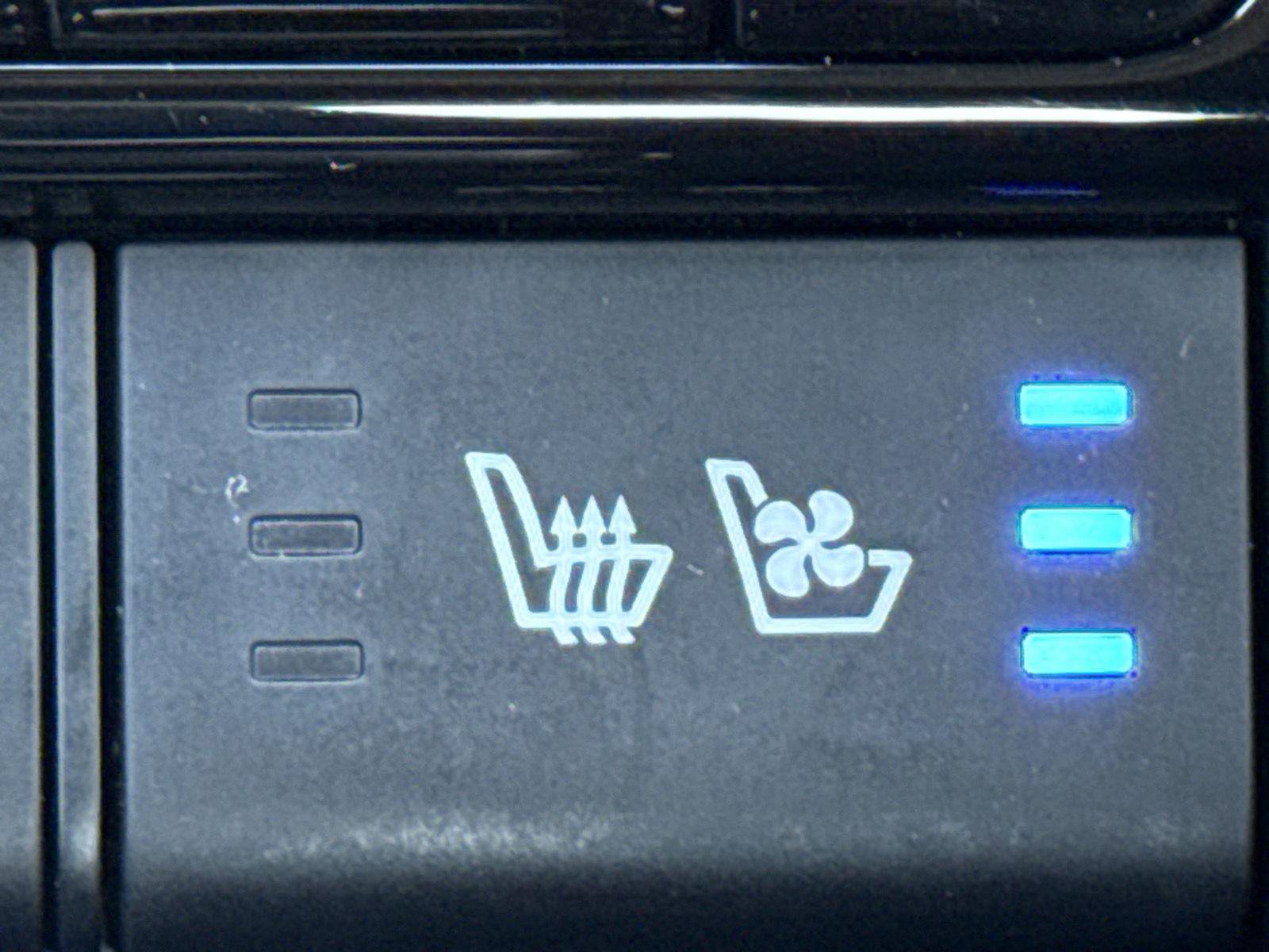 Used 2024 Hyundai Elantra Limited image 21