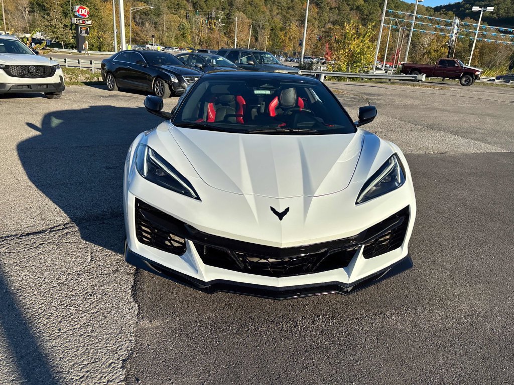 Used 2025 Chevrolet Corvette Z06 RWD image 8