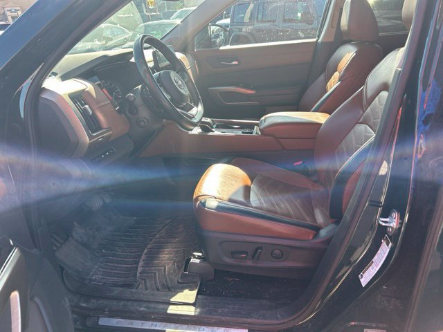 Used 2022 Nissan Pathfinder Platinum w/ Cargo Package AWD/4WD image 6