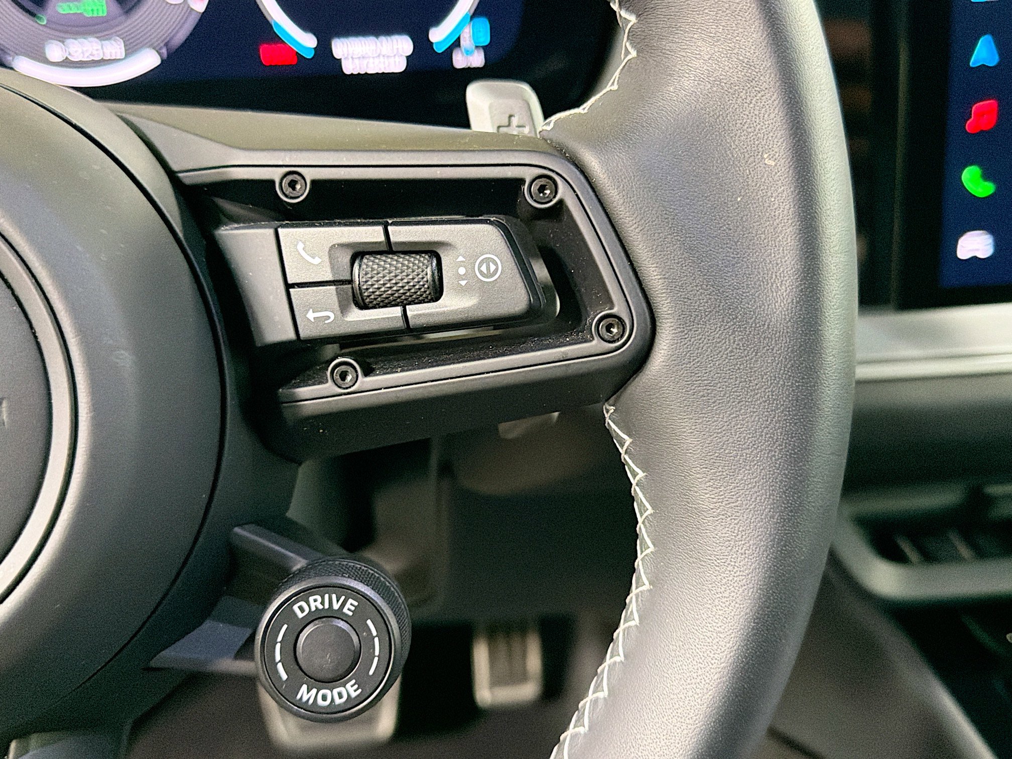 Certified 2025 Porsche Cayenne Turbo image 38