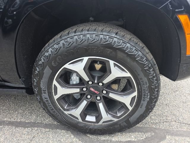 Used 2025 GMC Yukon AT4 Ultimate AWD/4WD image 9