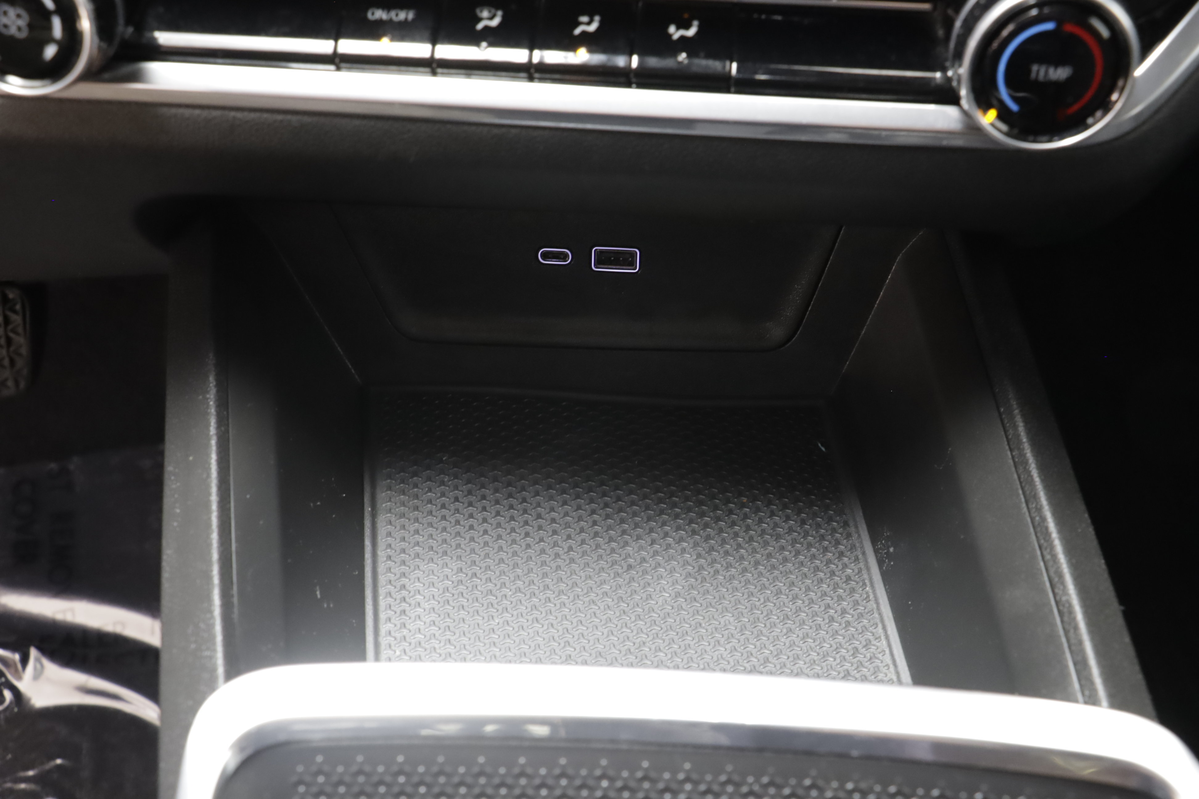 Used 2025 Chevrolet Equinox LT w/ LPO, Floor Liner Package FWD image 14