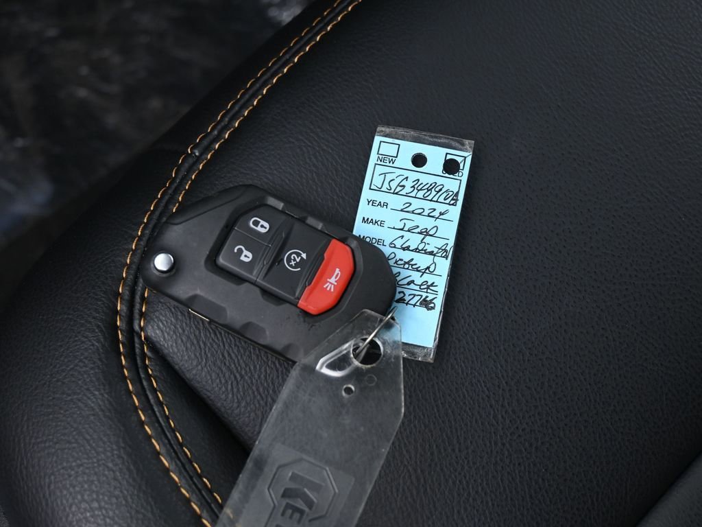 Used 2024 Jeep Gladiator Sport w/ Premium Package image 16