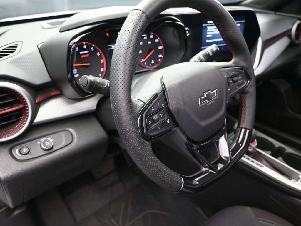 Used 2025 Chevrolet Trax RS w/ Sunroof Package image 12