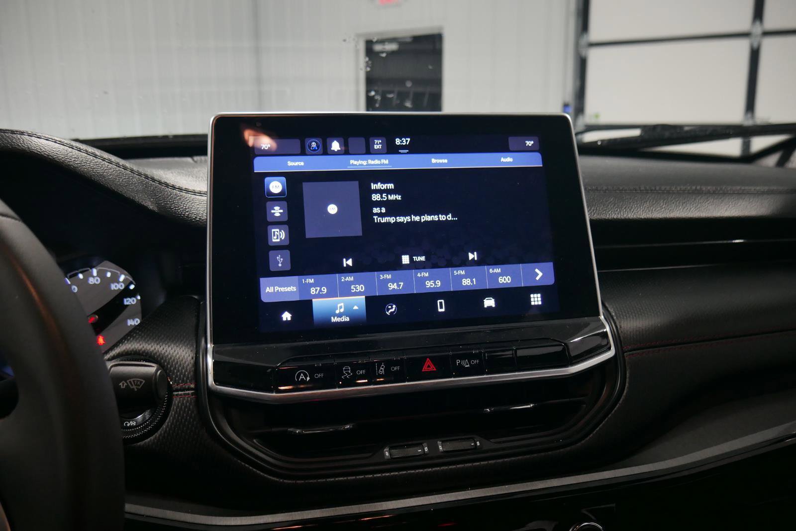 Used 2023 Jeep Compass Trailhawk image 21