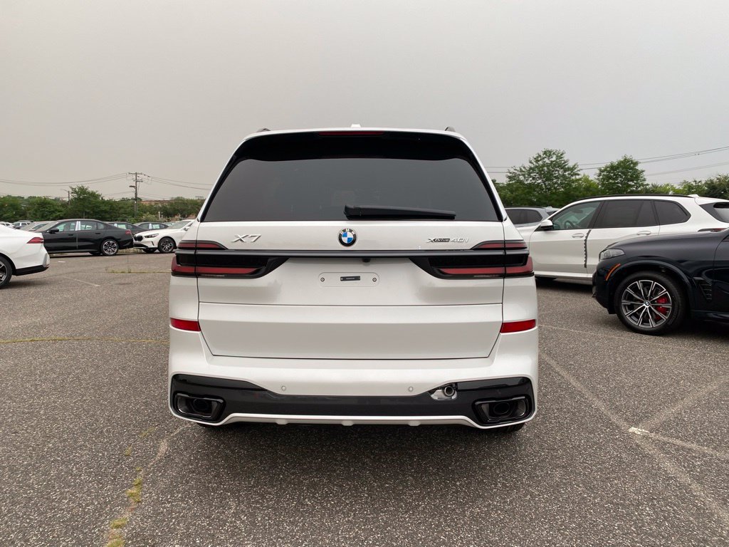 New 2027 BMW X7 xDrive40i w/ M Sport Package AWD/4WD image 3