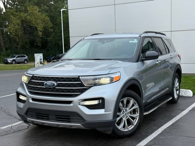 Certified 2024 Ford Explorer XLT w/ Equipment Group 202A AWD/4WD image 2