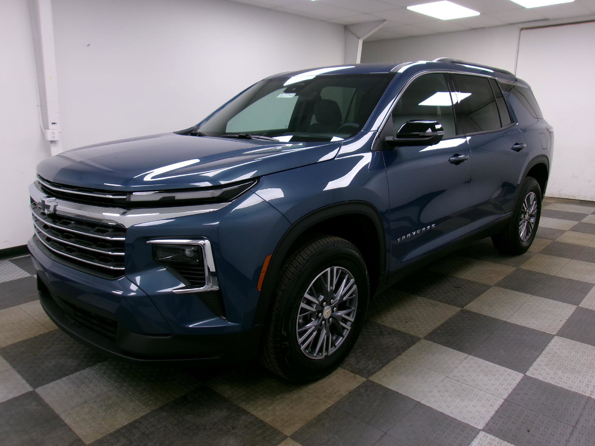 New 2026 Chevrolet Traverse LT w/ Driver Confidence Package image 1